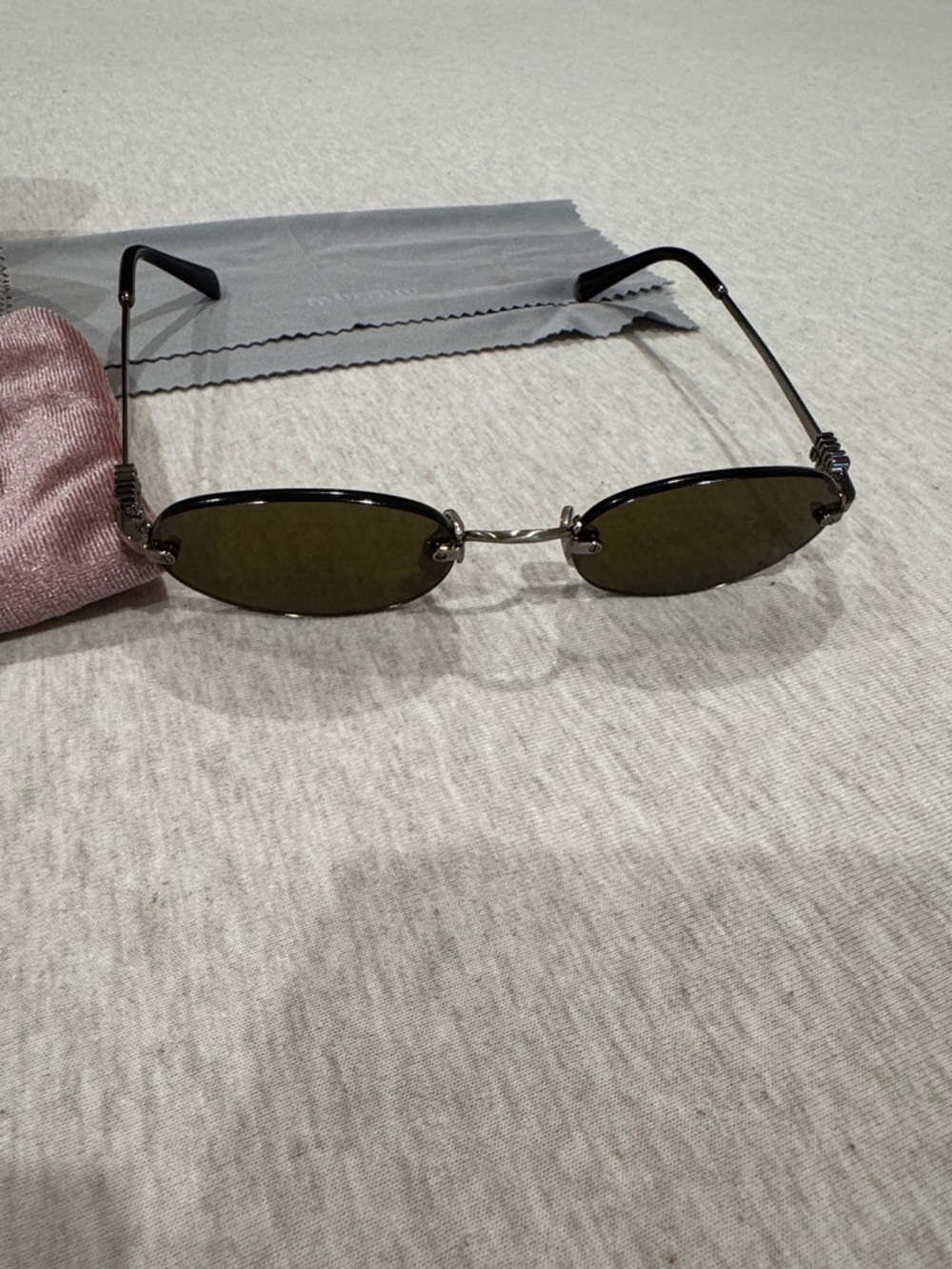 Miu Miu Logo sunglasses - Picture 6 of 8